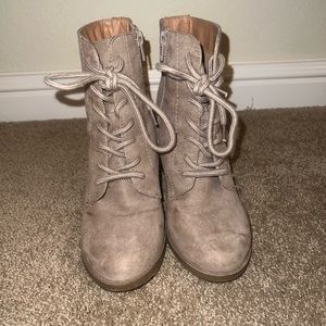 Size 6 1/2 going out heeled Booties!